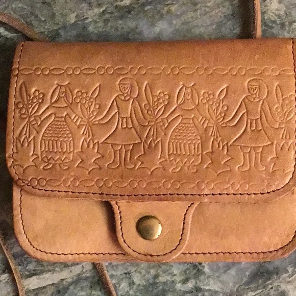 Brazilian🌟artisan made🍮tiny purse, long strap. Beautiful! - Picture 2 of 13